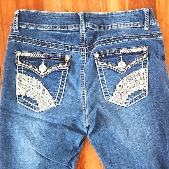 BOOTCUT Jeans w/ Jeweled Back Pockets & Front Button😍 Some Stretch, Size 6👌 - Picture 7 of 7